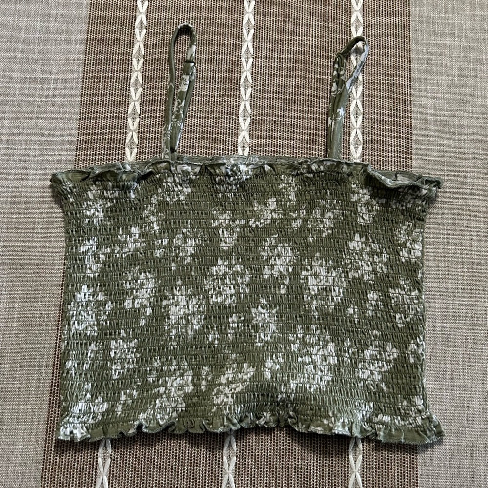 Green cropped tank top